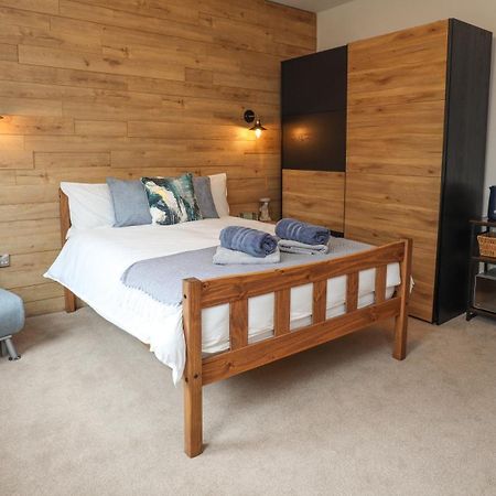 Aqua Nest Eastbourne - En-Suite, Free Parking, Kitchen Buitenkant foto